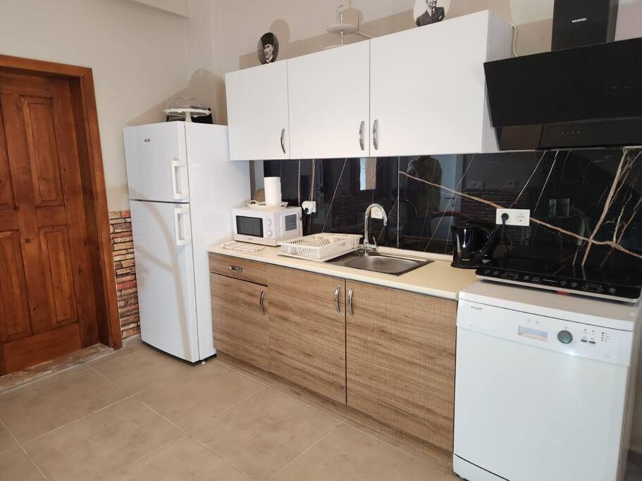 Traumhaus Mitten In Der City 60 Meter Zum Meer Kusadası Kültér fotó